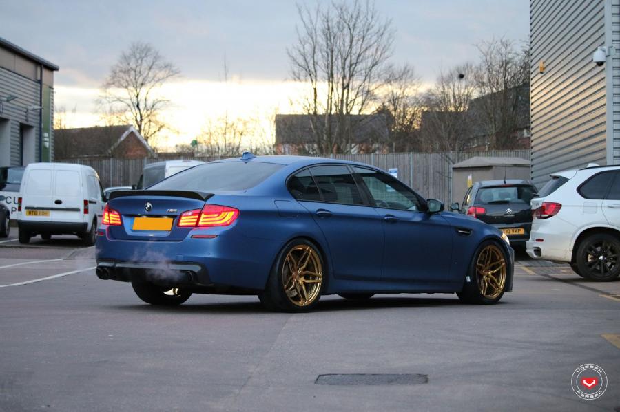  BMW M5 on Vossen Wheels (HC-2) 2019 года  (фото 9 из 19)